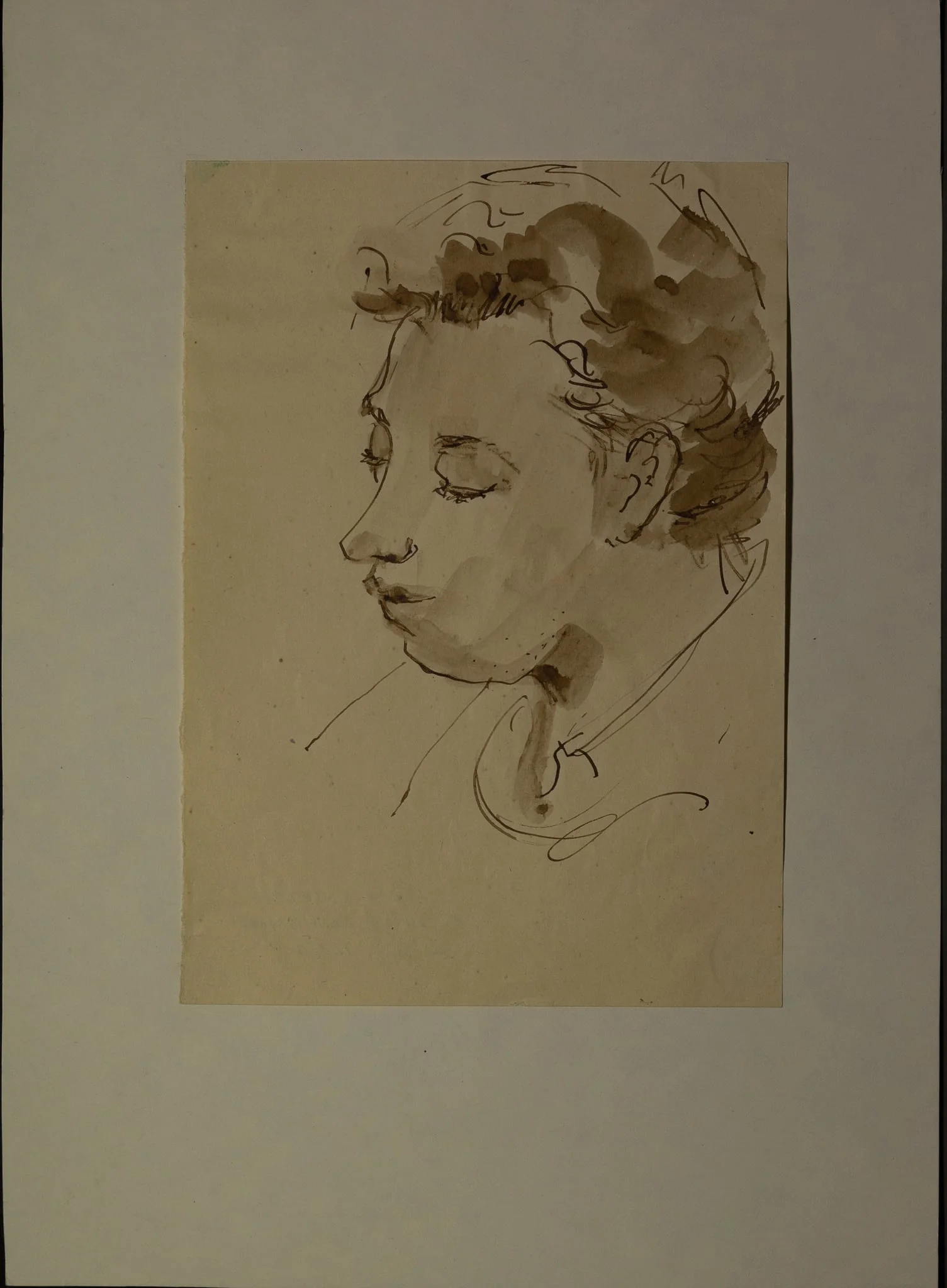 Portret al artistei Ligia Macovei, din semiprofil, spre stânga. Ligia Macovei (1916 - 1998) a fost o graficiană, pictoriță și colecționară de artă. Ligia Macovei a fost deputat în Marea Adunare Națională în sesiunea 1952 -1957.[2] Ligia Macovei a fost căsătorită cu arhitectul și demnitarul comunist Pompiliu Macovei (1911 - 2008). Lucia Cosmescu (1916-1969) a fost pictoriță și graficiană româncă, Născută în Galați, a făcut studii de pictură la Academia de Arte Frumoase din București.