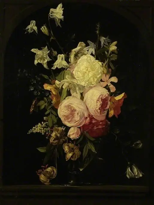 A vase of flowers