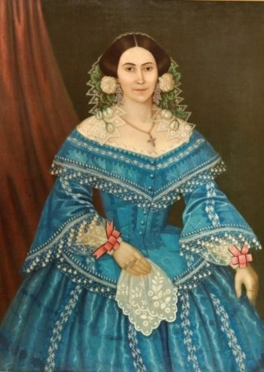 Portret de femeie cu rochie albastră