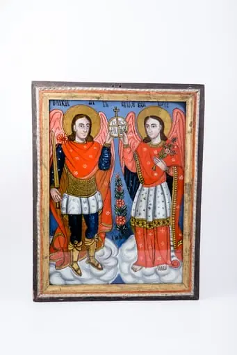 Sfinții Arhangheli Mihail și Gavriil sunt reprezentați împreună, fiind mai-marii voievozi ai oștilor cerești. În această icoană, în stânga este Sfântul Arhanghel Gavriil, îngerul aducător de dar și bunăvestire, iar în dreapta este Sfântul Arhanghel Mihail, slujitorul și apărătorul Legii. Sfântul Gavriil este înveșmântat în sacos-tunică roșie-albă cu broderie și mantie roșie și are în mână crinul simbolul BuneiVestiri aduse Maicii Domnului, iar Sfântul Mihail este îmbrăcat în haine de oștean militar, tunică de cavaler gri cu broderie, cu pantaloni albaștri și tunică și mantie roșie. Amândoi sfinții au aripile roz-diafane, ridicându-le înspre Cer arătând calea și asemănarea. Sfântul Arhanghel Mihail dimpreună cu Sfântul Arhanghel Gavriil țin în mâini oglinda-Asemănării cu crucea deasupra, arătând că întreg pământul este sub semnul Dreptei Credințe, ridicându-l ca pe un chivot sfânt. Fondul icoanei este abastru bleu-ciel deschis, de zorii zilei. Cromatica armonioasă este alcătuită din: roșu vermillon, stacojiu, roz, albastru bleu-ciel, bleumarin, ultramarin, crem, gri, alb, negru. Icoana este a lui Ilie Poienaru I din Laz, Valea Sebeșului. Se remarcă inscripția din româno-chirilică traducându-se Sf Mihail Sf Gavriil IC XC NIKA Iisus Hristos Biruiește! Icoana se remarcă printr-o cromatică elegantă, distinsă și armonioasă. Icoana este datată 1886, ultima cifră este scrisă invers.