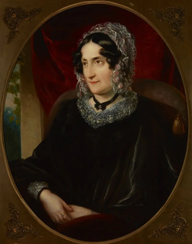 Portrait of Julia Leo