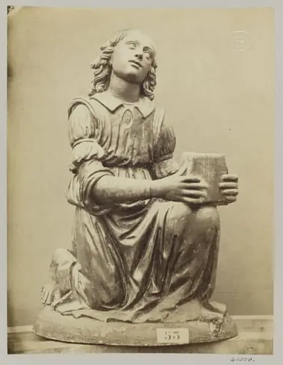 Figure of an angel on her knees in red terra cotta