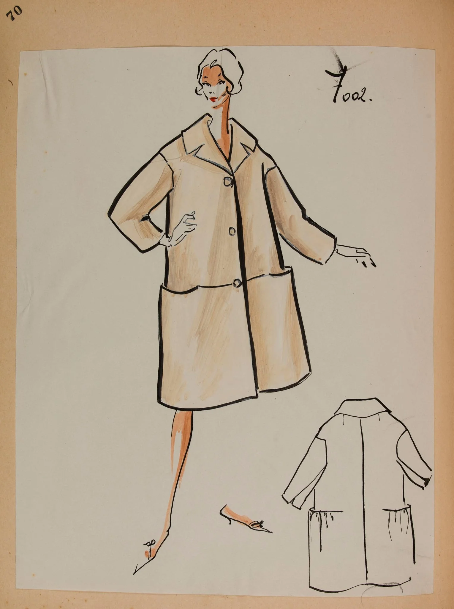 Manteau beige ample, à manches lognues, à boutonnage et à deux grandes poches, by Carven, 1958