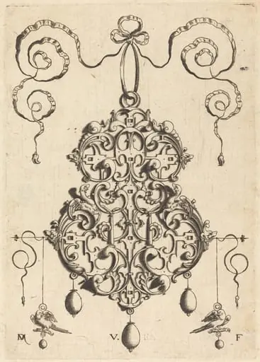 Strapwork Pendant with Two Birds as Earrings at Left and Right
