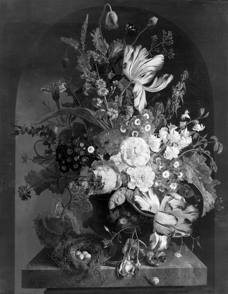 Bouquet of flowers in front of a niche