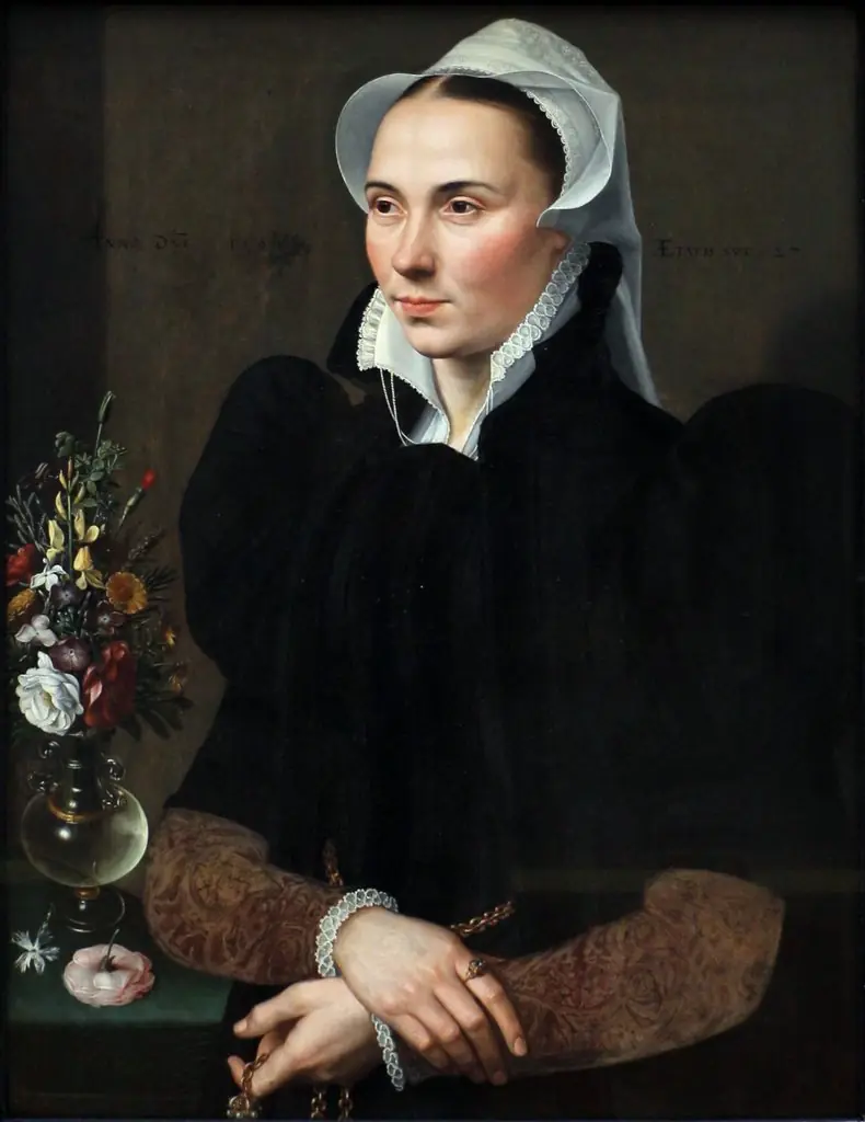 Portrait of a 27-year-old woman with a bunch of flowers