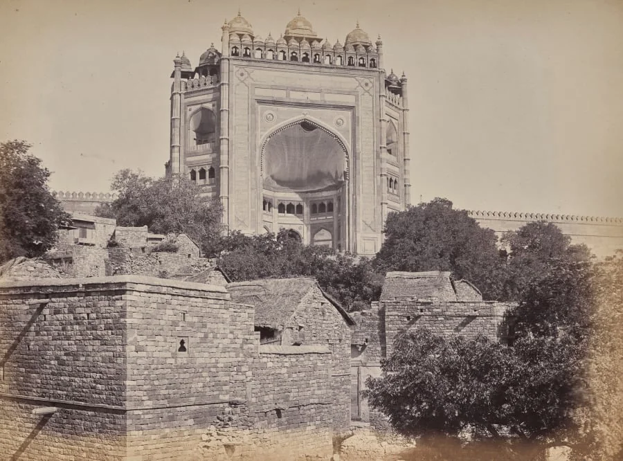 Futheypoor Sikre Guard Gate of the Fort, by Samuel Bourne, 1866