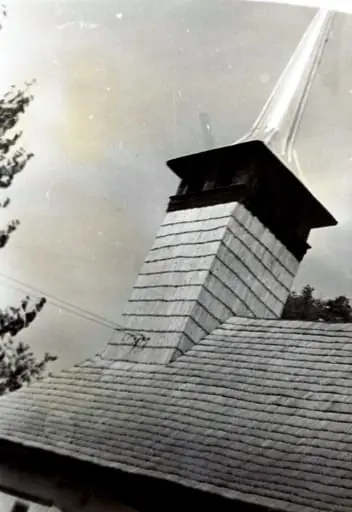 Partial view of the wooden church "Sf. Archangels "from Ociu, Valea Jos commune, Hunedoara county (1982)