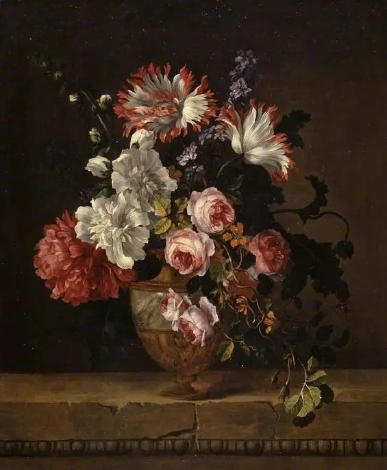 A vase of flowers