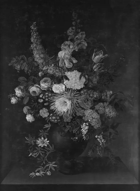 En vase med blomster