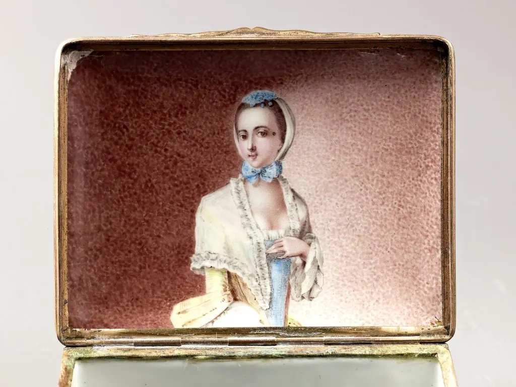 Snuffbox