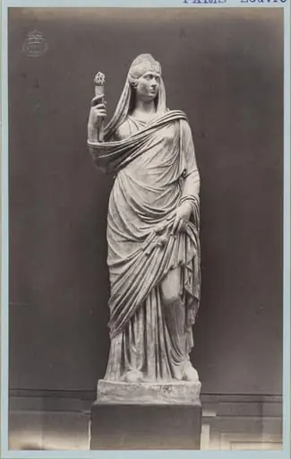 Marble statue of a Roman lady