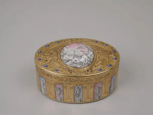 Snuffbox with grisaille decoration of Cupid and Venus
