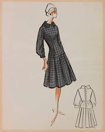 Tailleur bleu gris à longue veste cintrée et jupe plissée