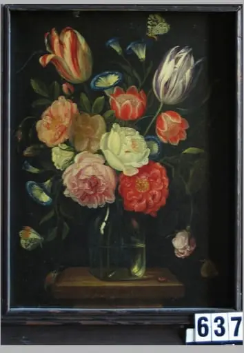 Buchet de flori cu un cărăbuș