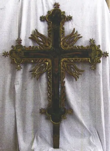Cruce de tâmplă; Icoană pe lemn: Iisus Răstignit