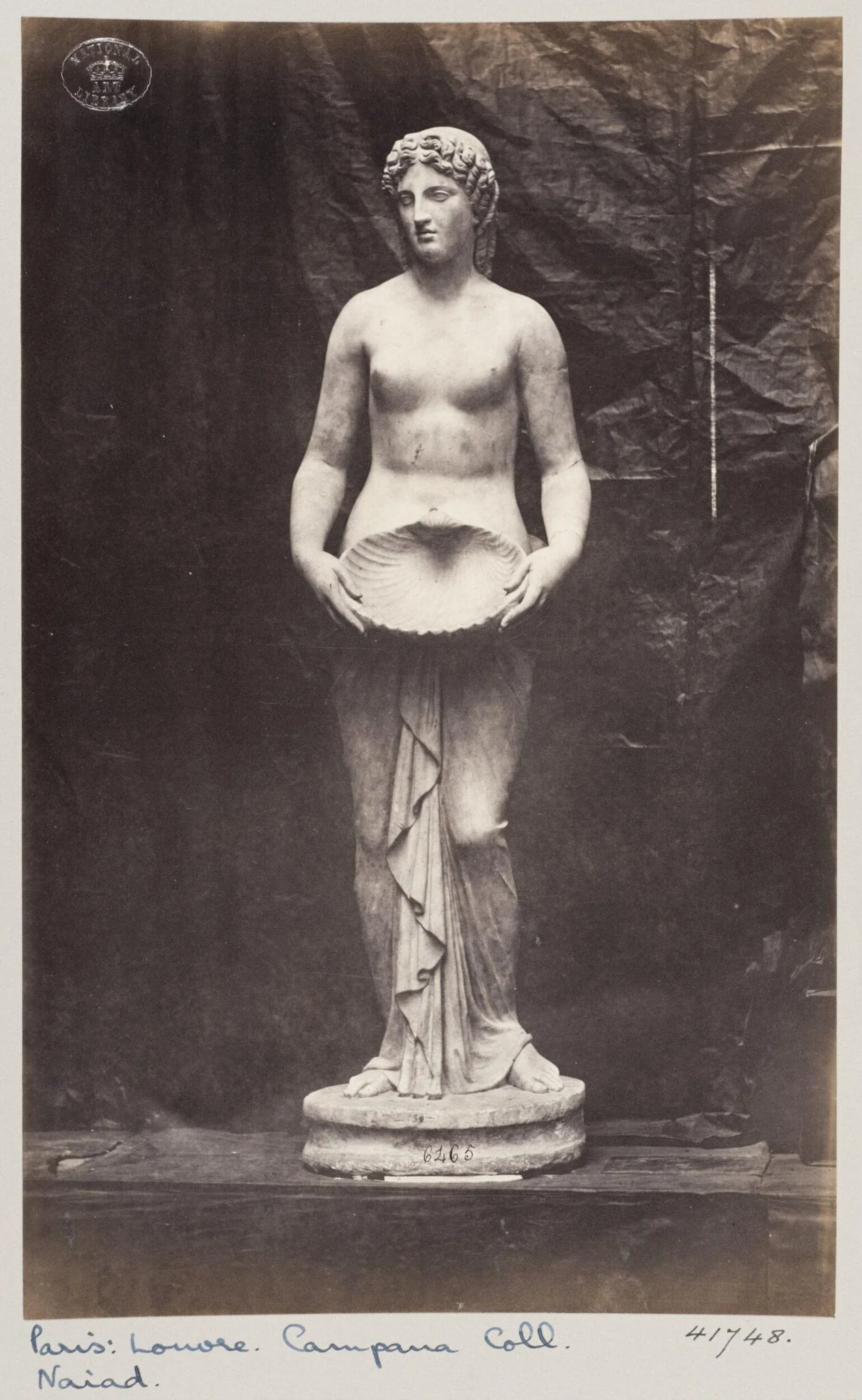 Marble statue of a Naïade