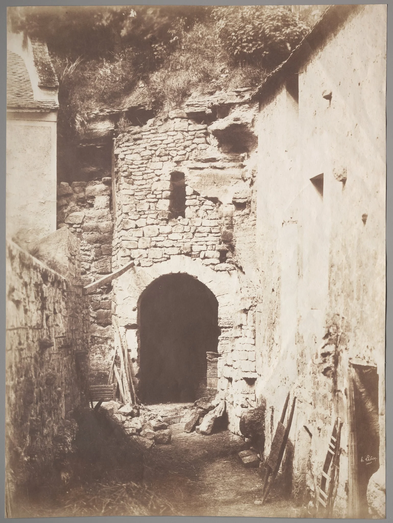 Behind the Troglodyte Farm