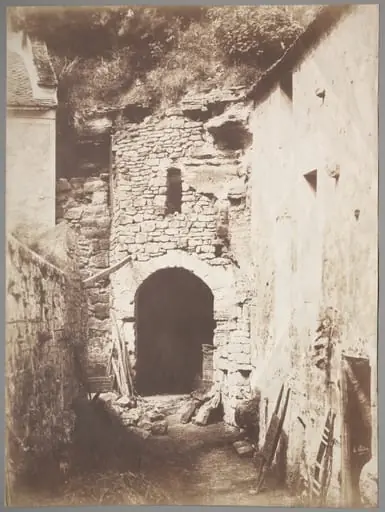 Behind the Troglodyte Farm