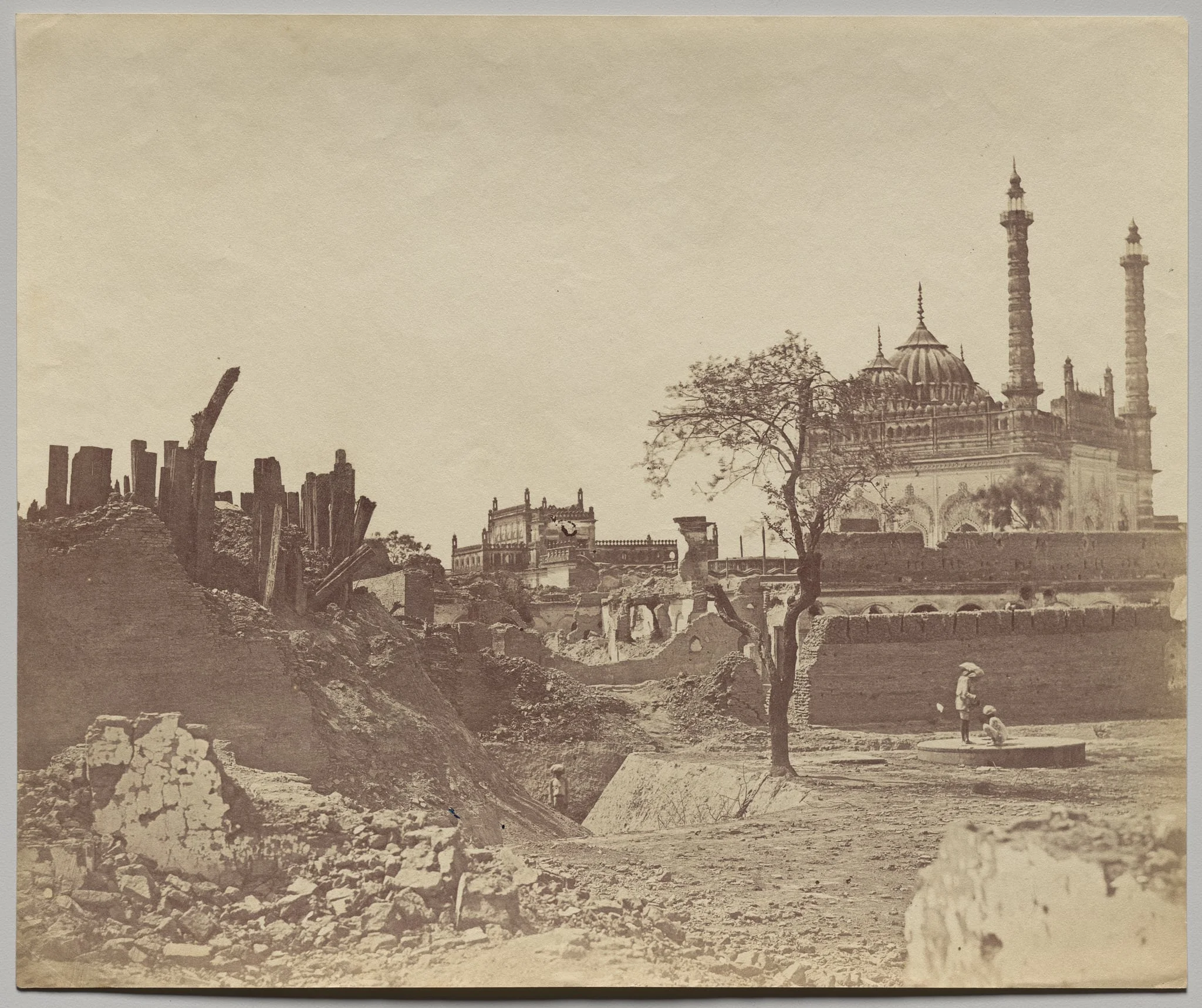 Battery Near the Begum Kotie, by Felice A. Beato, 1858