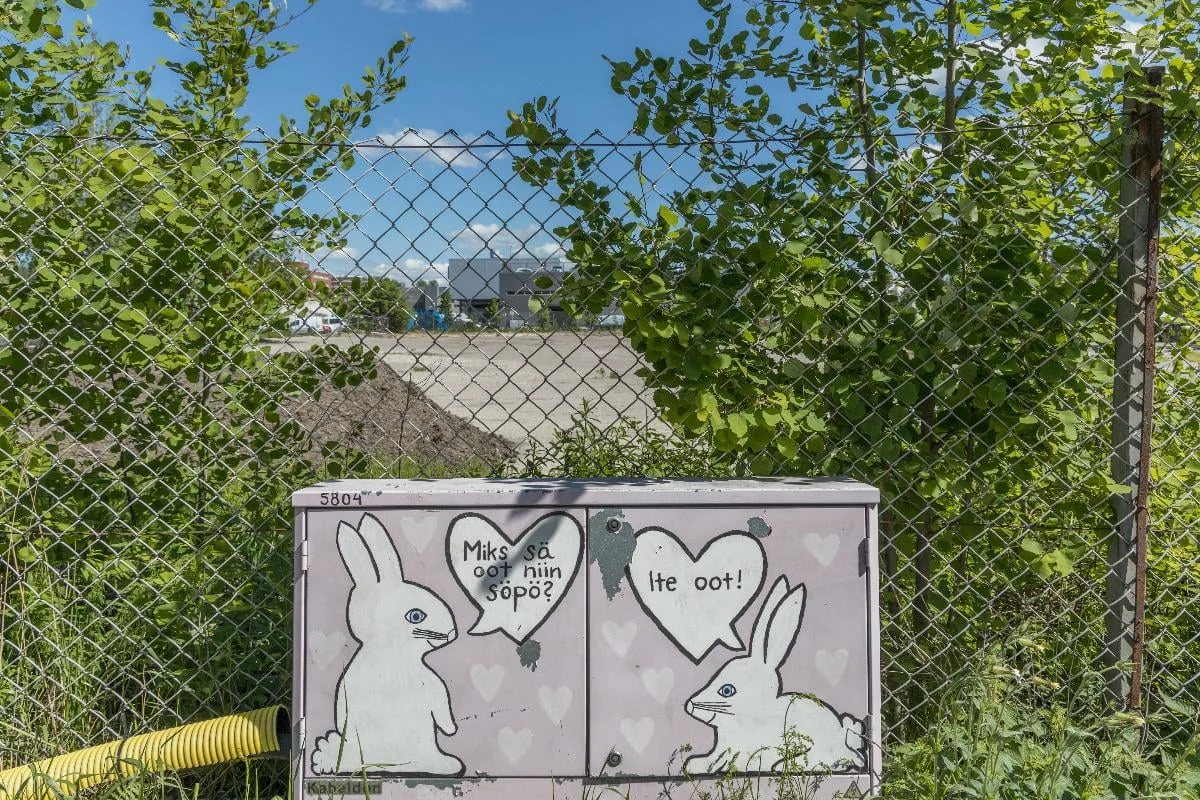 maalattu sähkökaappi Työnjohtajankadulla