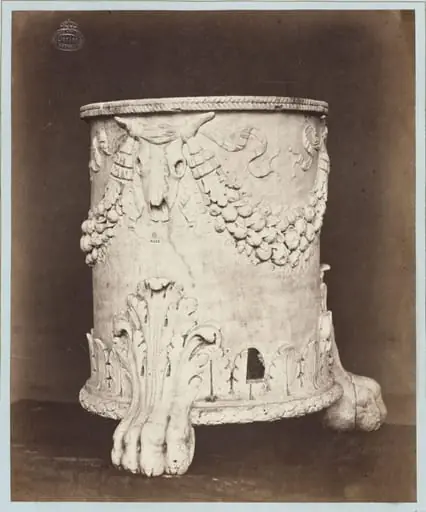 Marble socle ornamented in bas-relief