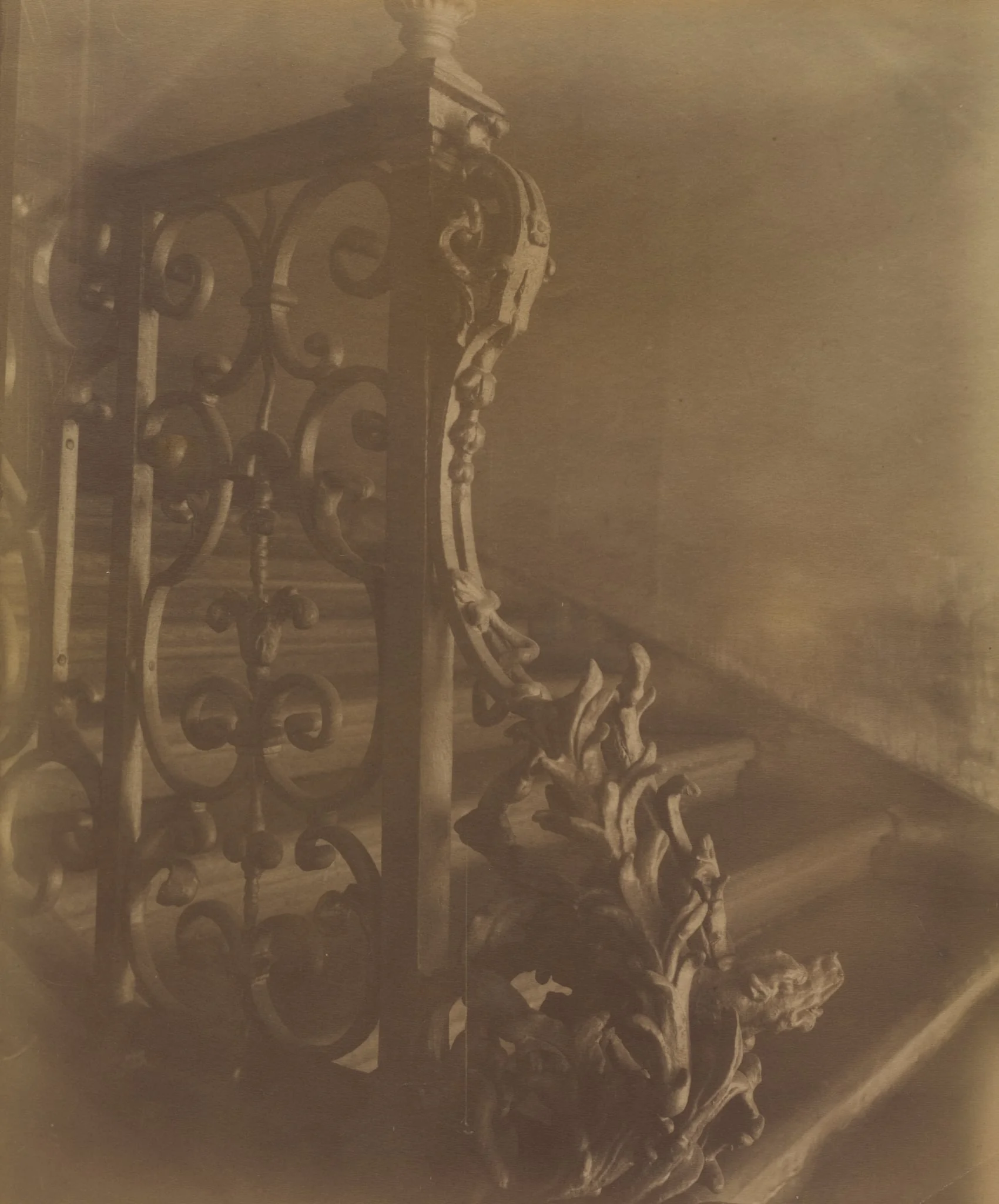 Hôtel Cheruseau, Rue Louis en L'Ile, by Eugène Atget, 1906