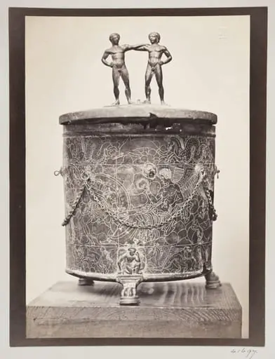 Etruscan cyste in bronze