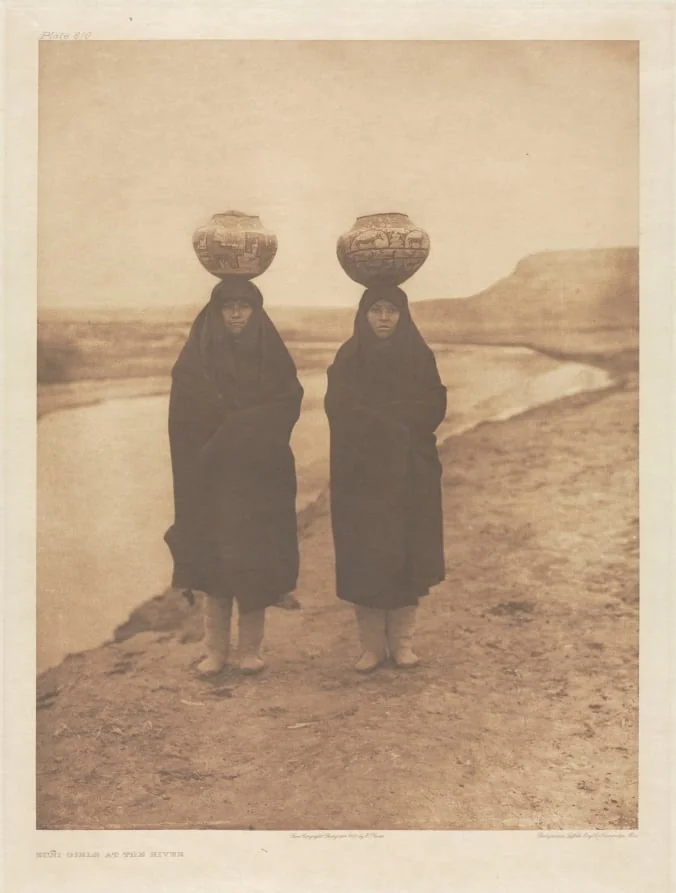 Portfolio XVII, Plate 610: Zuñi Girls at the River, by Edward S. Curtis, 1903