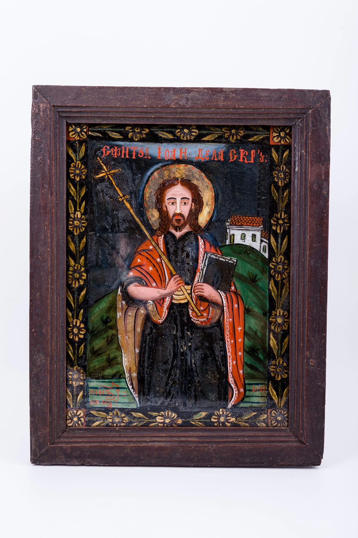 Icoana îl reprezintă pe Sfântul Ioan Scărarul, îmbrăcat în sacos negru și mantie-omofor roșu, cu interiorul crem-deschis, împodobit cu elemente decorative florale punctiforme albe. În mâna stângă are cartea „Scara dumnezeiescului urcuș", iar în mâna dreaptă ține o Cruce foarte mare, asemenea unei scări, propovăduind, astfel, că scara duhovnicească este luarea crucii și urmarea Lui Hristos. Se remarcă expresivitatea trăsăturilor chipului Sfântului Cuvios. În registrul inferior este un deal verde, cu elemente fitomorfe și vegetale. În registrul superior este cerul întunecat de noapte, cenușiu. În partea îndepărtată stângă a sfântului este o mănăstire mică, pictată cu alb și roșu. Întreaga icoană este încadrată de un chenar fitomorf, format dintr-o ghirlandă de flori galbene. Mănăstirea albă, cu acoperișul roșu, ghirlanda de flori galbene, dealul verde sunt de un impact vizual, estetic, artistic, teologic deosebit. Cromatica este armonioasă: roșu vermillon, verde de China, cenușiu-negru, galben, brun, ocru, alb, negru. Icoana este pictată de Pavel Zamfir Zugrav din Laz, Valea Sebeșului. Icoana are semnătura autorului, este datată 1881. Inscripția din româno-chirilică se traduce Sfântul Ioan Scărarul., by Pavel Zamfir Zugrav din Laz, 1881