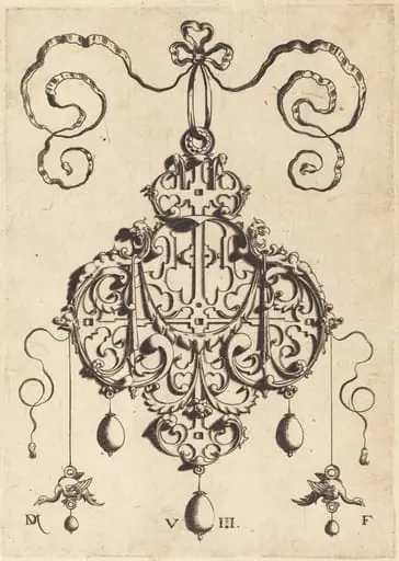Strapwork Pendant with Two Eagles as Earringsat Left and Right