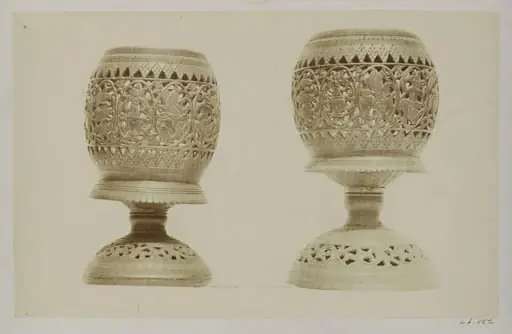 Modern Javanese sculpture, two carved cocoa-nut cups