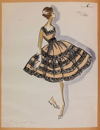 Robe pêche rehaussée de bandes de dentelle noire