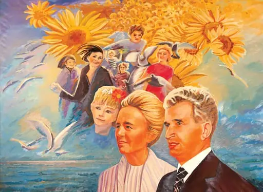 Tablou, „Omagiu”, ulei pe pânză atribuit Cornelia Ionescu Drăgușin. Cuplul Ceaușescu este reprezentat într-o atitudine de contemplare a orizontului, pe fundal marea și pescărușii. În partea de sus un joc de copii printre flori de floarea - soarelui. Oferit de Comitetul pentru Problemele Consiliilor Populare (1984)
