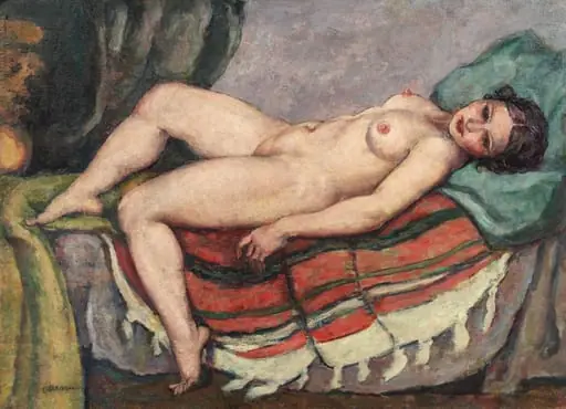 Nud pe divan