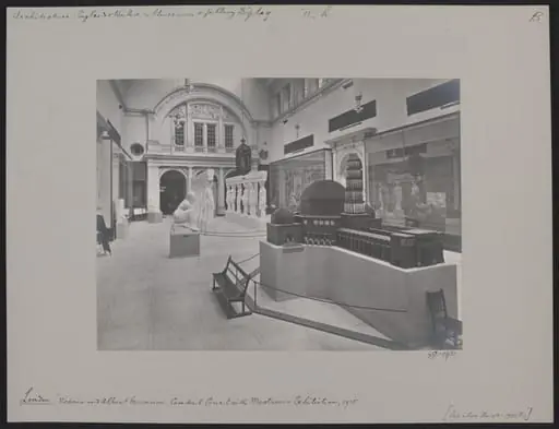 Photograph, Victoria and Albert Museum, Central Court (Gallery 43) showing Ivan Meštrović sculpture exhibition, gelatin silver print, 1915