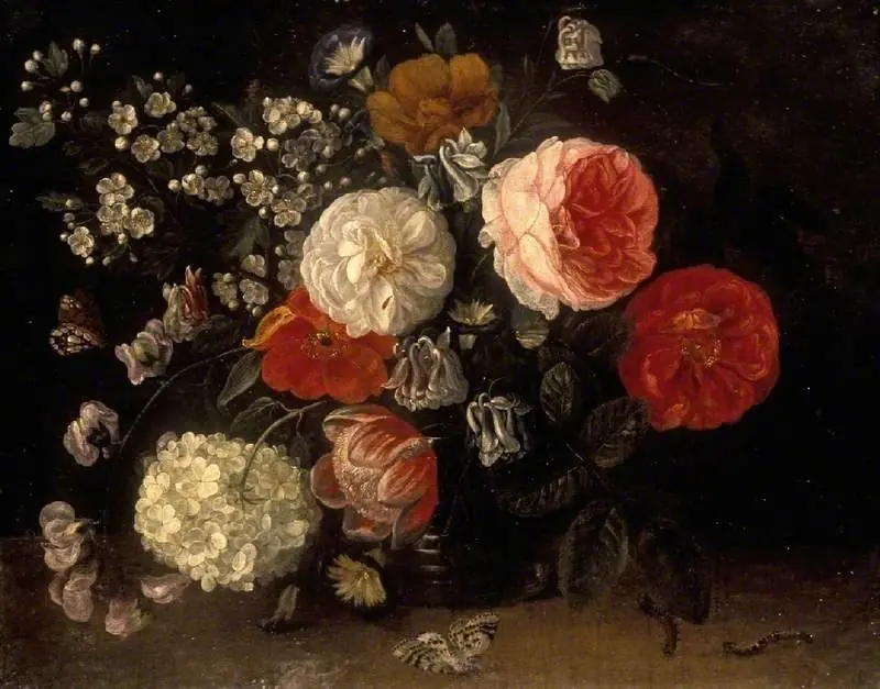A vase of flowers