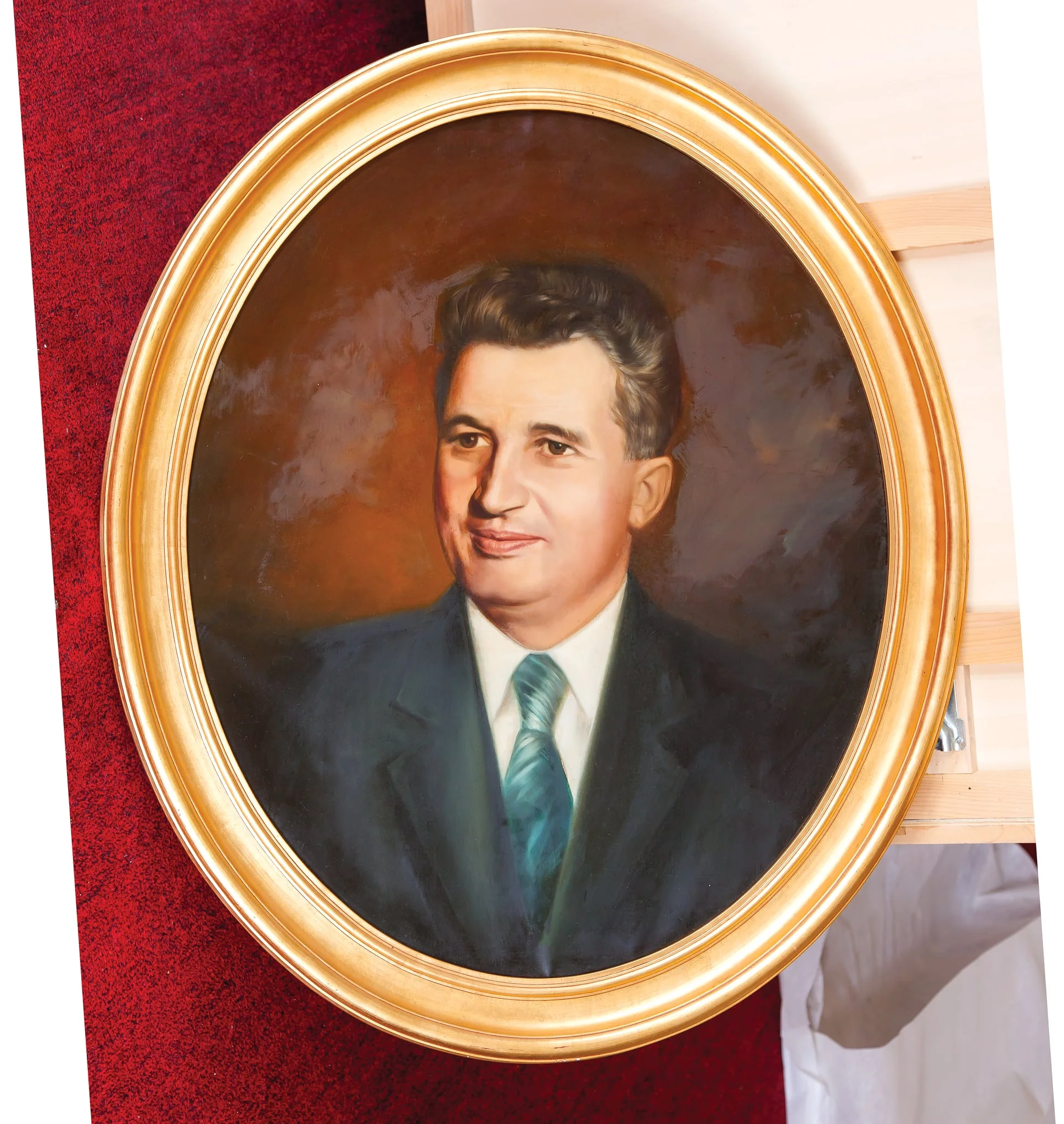 Tablou, ulei pe pânză, portret Nicolae Ceaușescu, atribuit Corneliu Brudașcu. Oferit de Uniunea Artiștilor Plastici (1979).