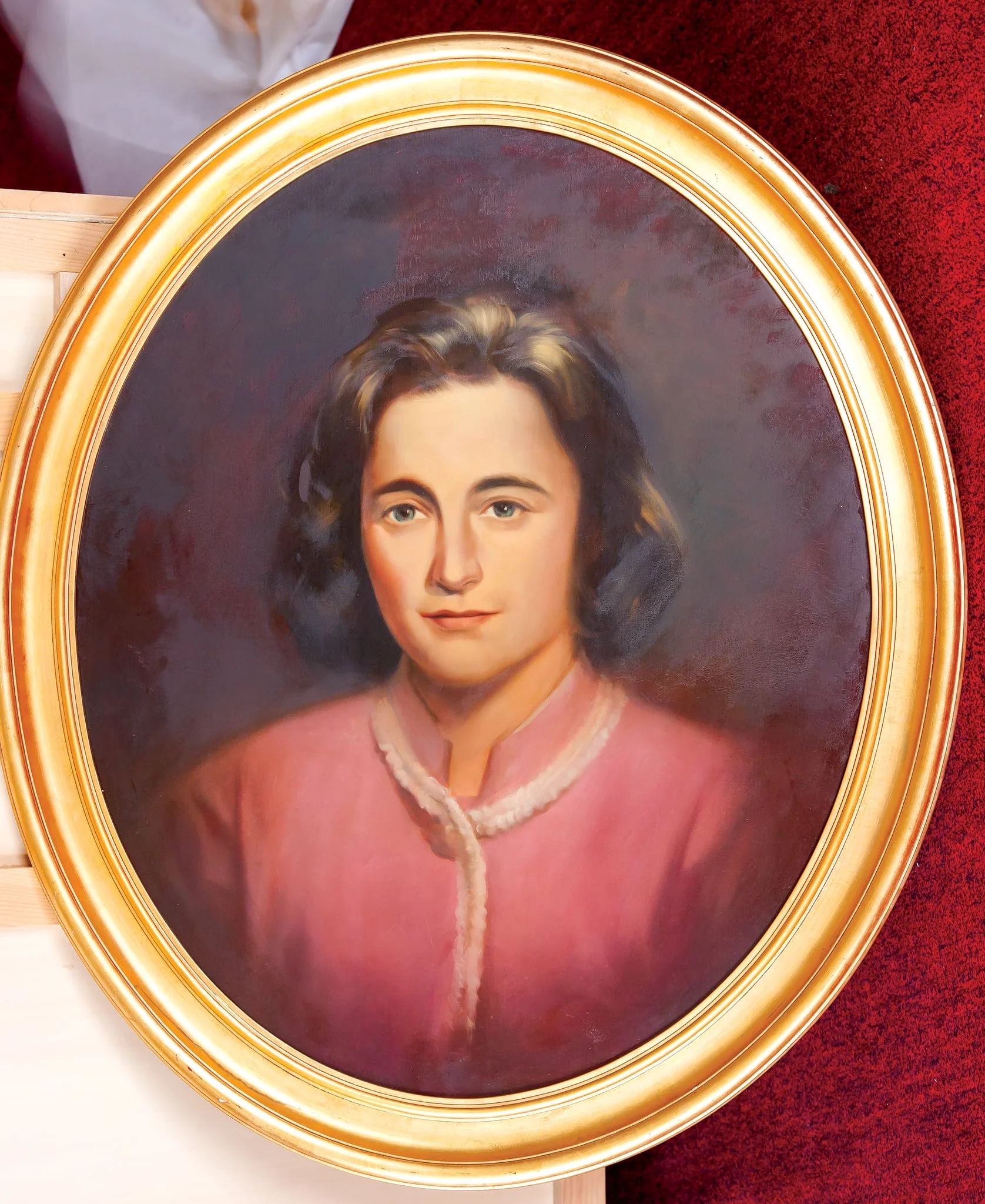 Tablou, ulei pe pânză, portret Elena Ceaușescu, atribuit Corneliu Brudașcu. Oferit de Uniunea Artiștilor Plastici (1979).