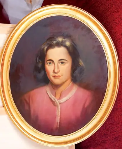 Tablou, ulei pe pânză, portret Elena Ceaușescu, atribuit Corneliu Brudașcu. Oferit de Uniunea Artiștilor Plastici (1979).