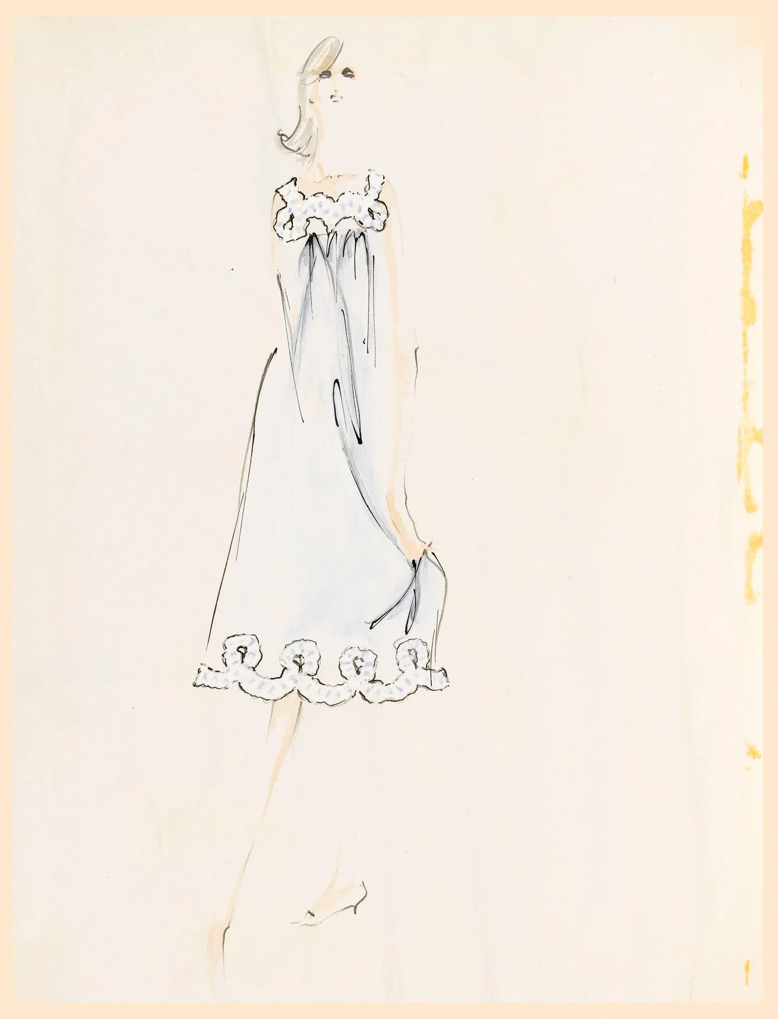 Chemise de nuit bleu pâle rehaussée à l'encolure et en bas, by Carven, 1961