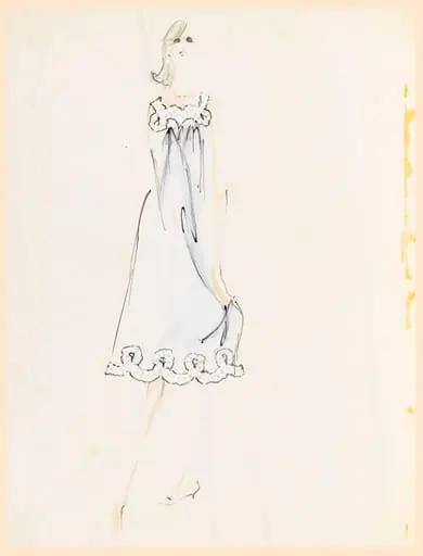 Chemise de nuit bleu pâle rehaussée à l'encolure et en bas