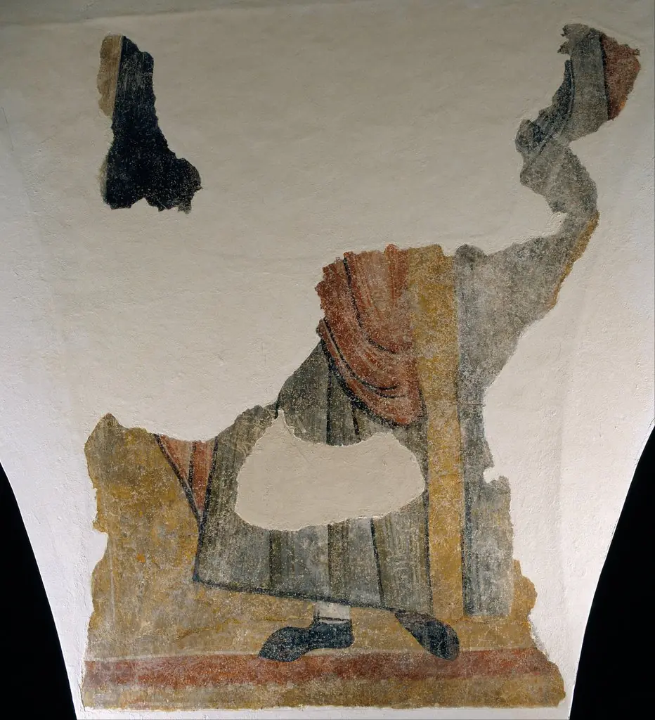 Remains of a saint figure from Boí